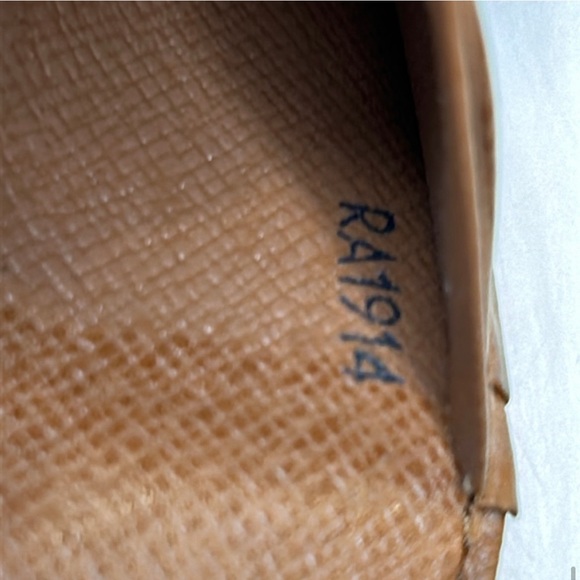 VINTAGE LOUIS VUITTON Monogram
Porte Monnaie Tresor Wallet. - Picture 10 of 10